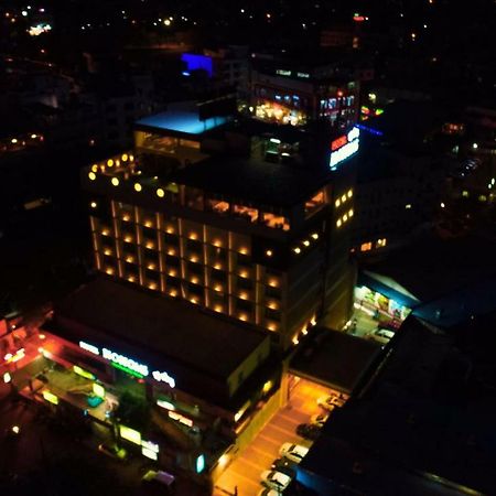 Hotel Blossoms Tiruchirappalli Exteriör bild